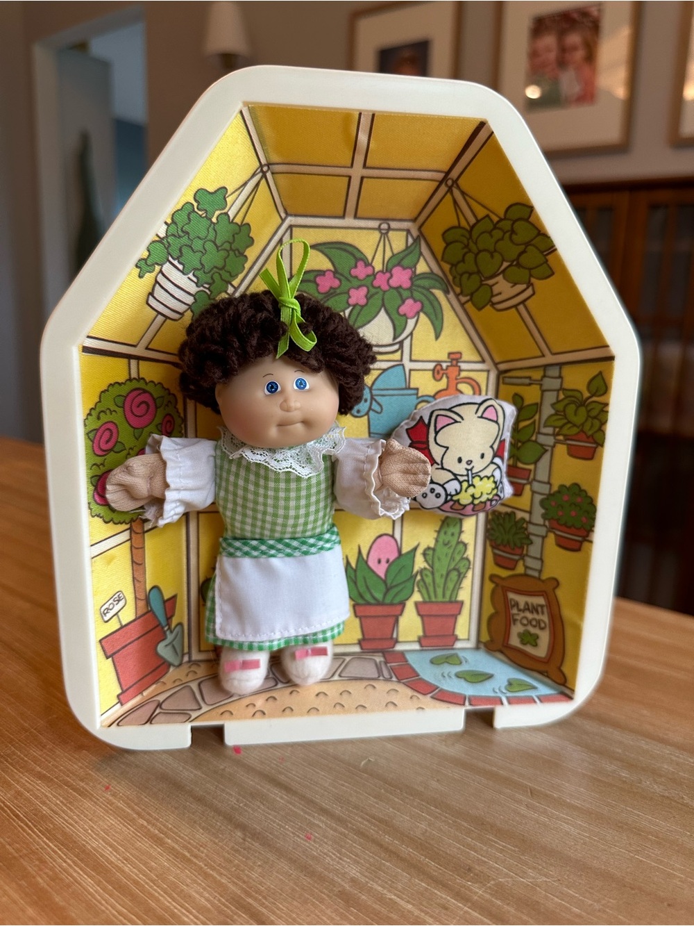 Vintage 1983 Coleco Cabbage Patch Kids "Pin-Ups" Minni Chrissie & her Greenhouse